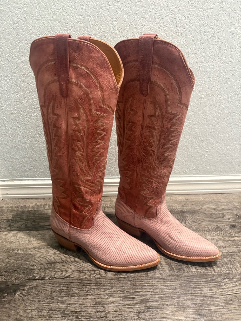 Tecovas Pink Frost Lizard Abby size 6.5 NWT